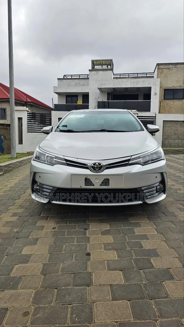 Toyota Corolla Altis 2017 Silver