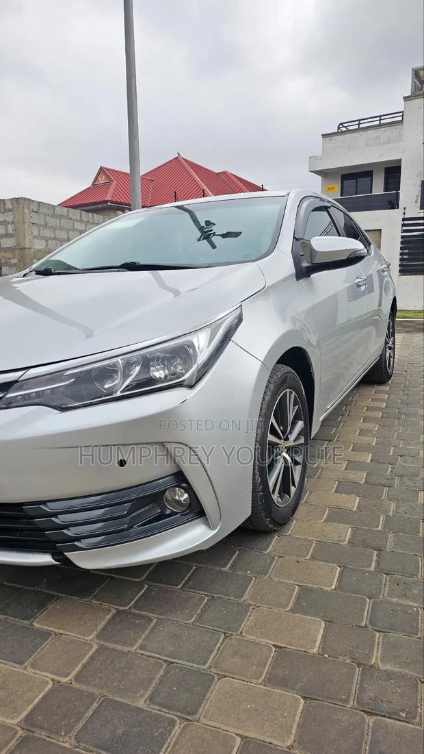 Toyota Corolla Altis 2017 Silver