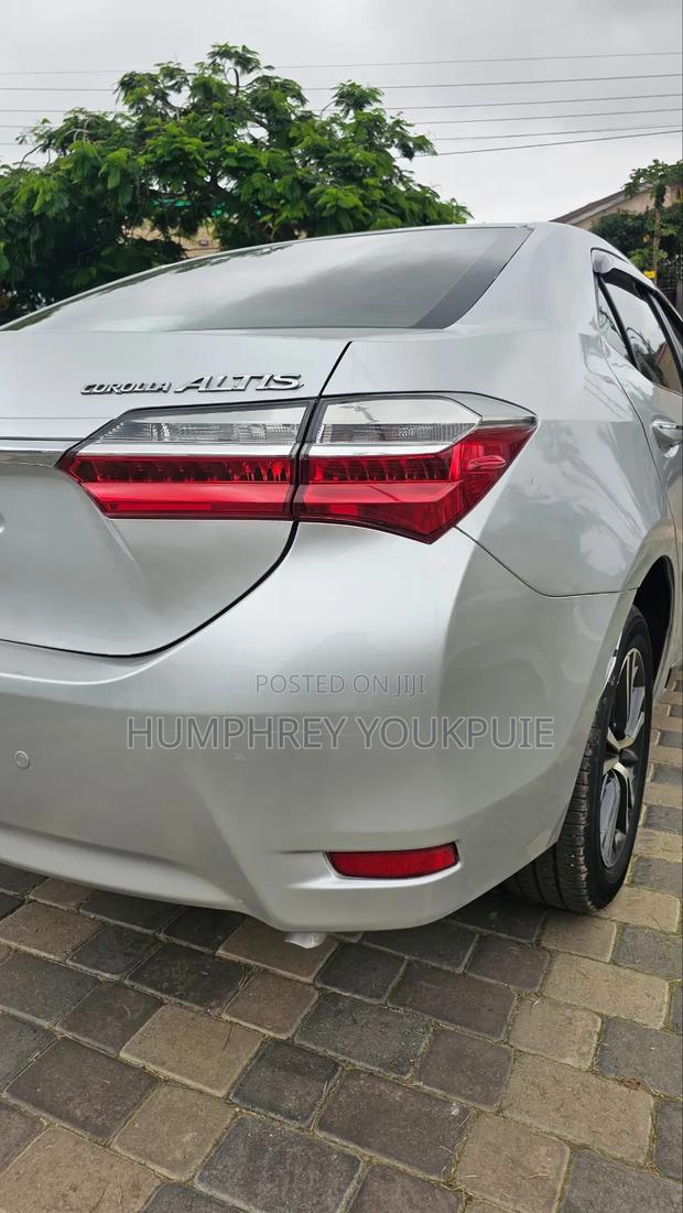 Toyota Corolla Altis 2017 Silver