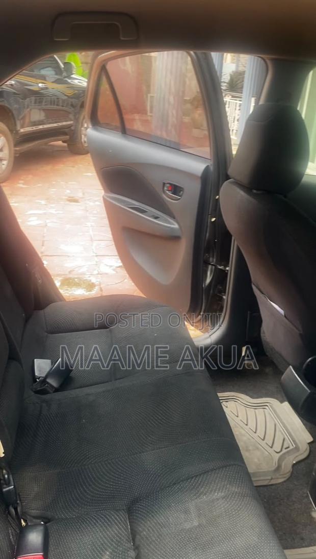 Toyota Yaris 2012 Gray