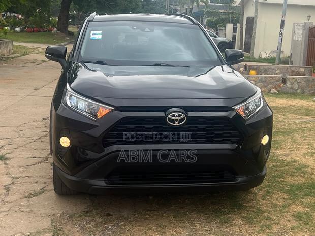Toyota RAV4 XLE Premium 2021 Black