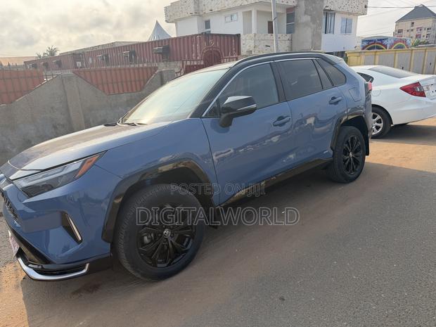 Toyota RAV4 XLE Premium FWD 2023 Blue