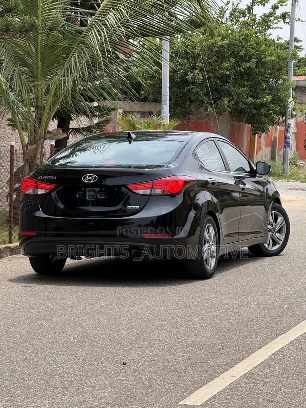 Hyundai Elantra Limited Sedan FWD (1.8L 4cyl 6A) 2016 Black