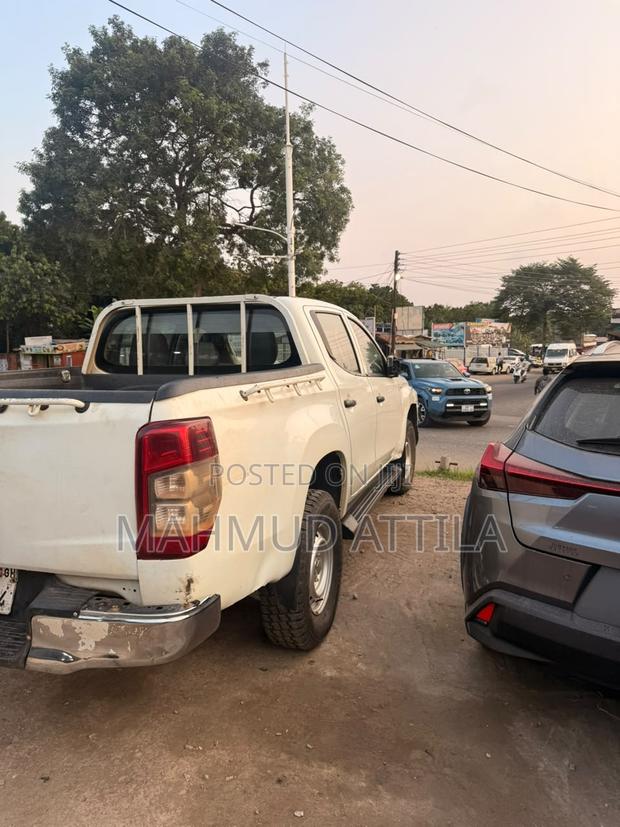 Mitsubishi L200 2024 White