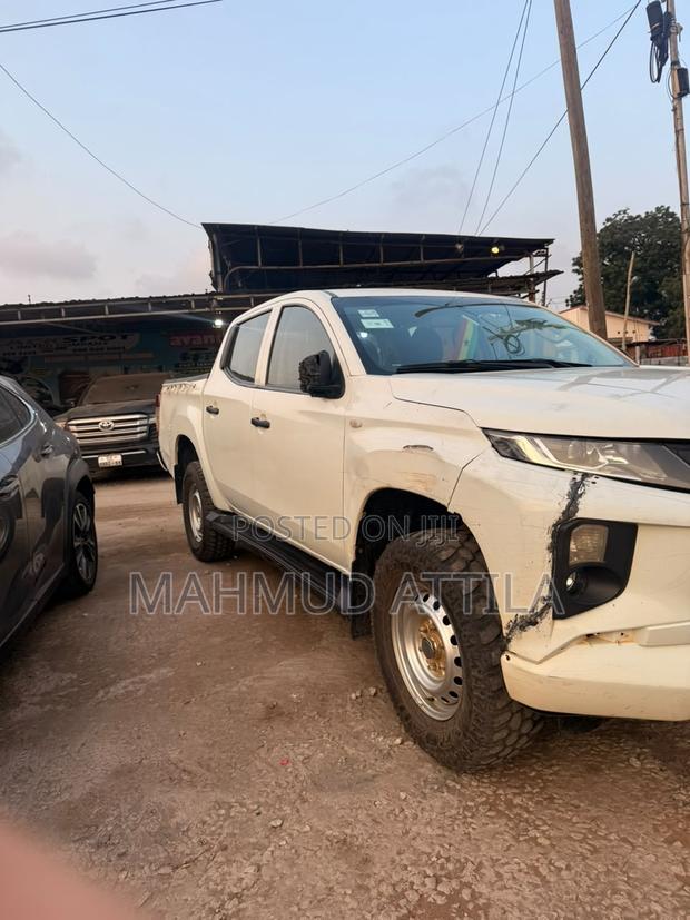 Mitsubishi L200 2024 White