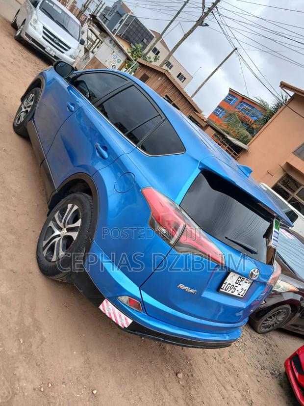 Toyota RAV4 2018 Blue