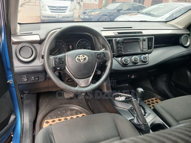 Toyota RAV4 2018 Blue