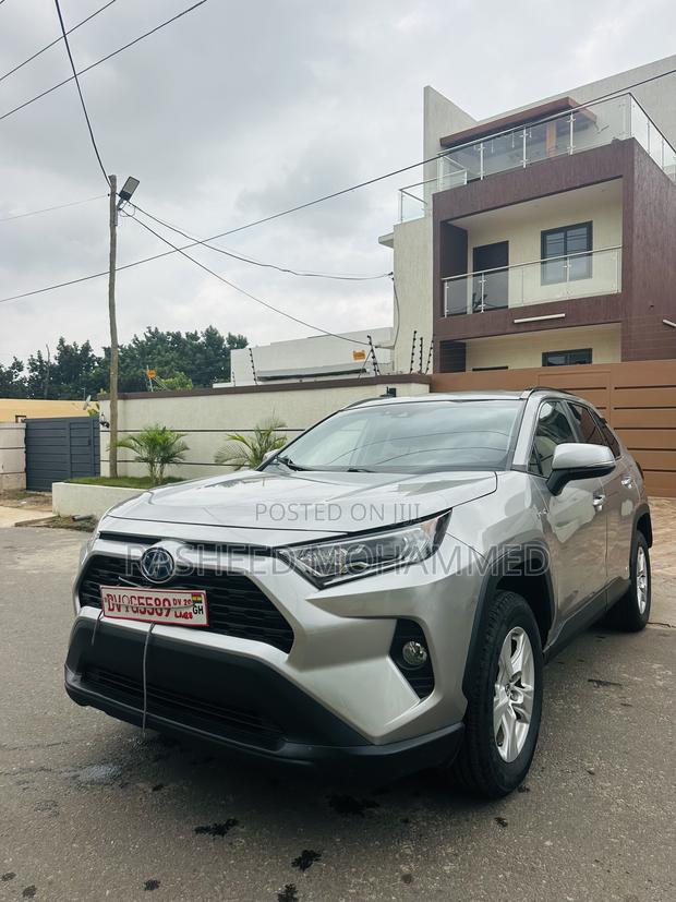 Toyota RAV4 XLE Premium AWD 2020 Silver