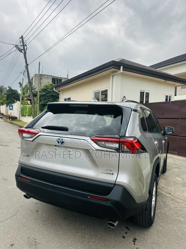 Toyota RAV4 XLE Premium AWD 2020 Silver