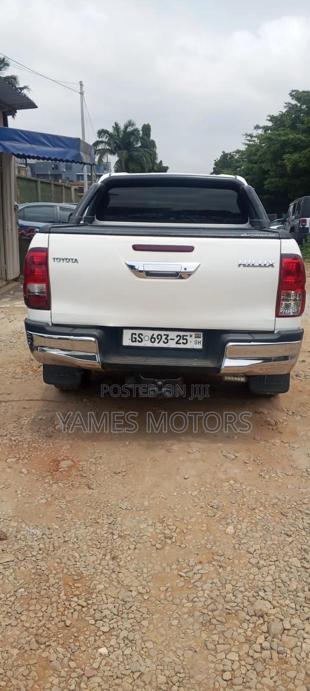 Toyota Hilux 2019 White