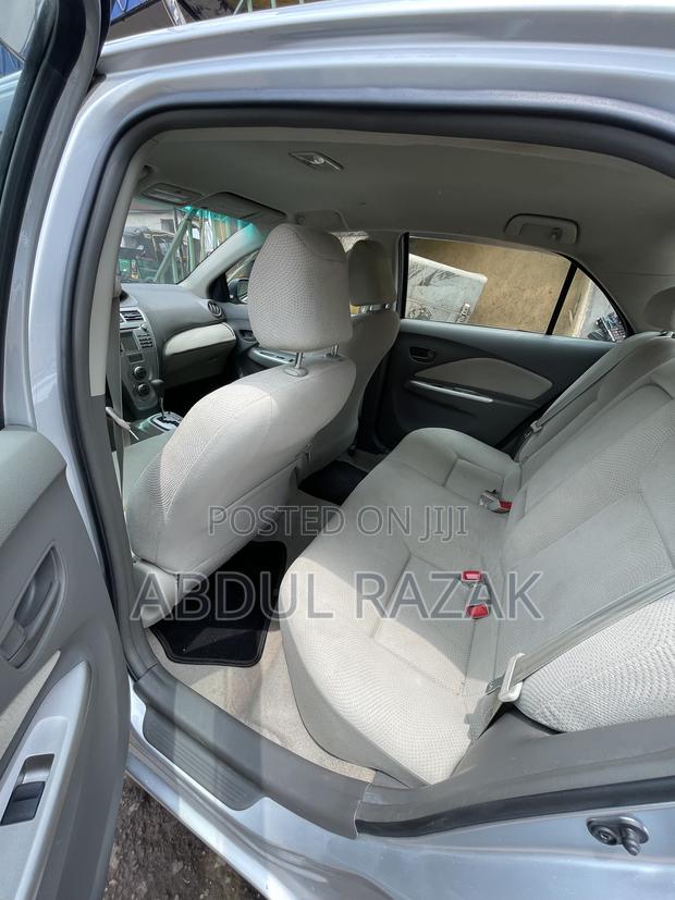 Toyota Belta 2012 Silver