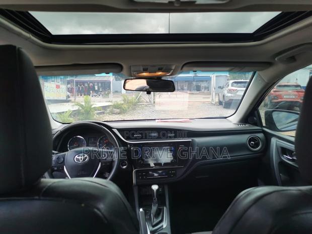 Toyota Corolla SE (1.8L 4cyl 6M) 2019 Blue