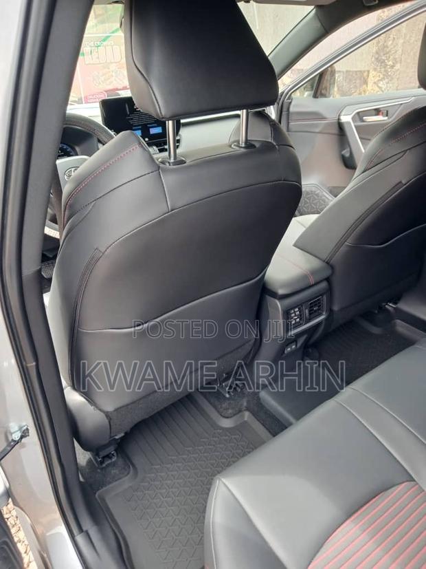 Toyota RAV4 2024 Silver