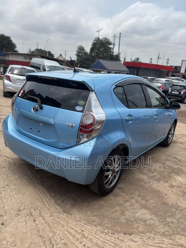 Toyota Aqua 2013 Blue