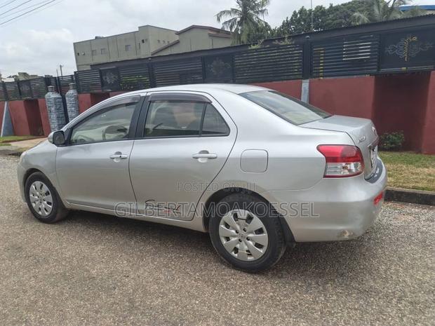 Toyota Belta 2010 Silver