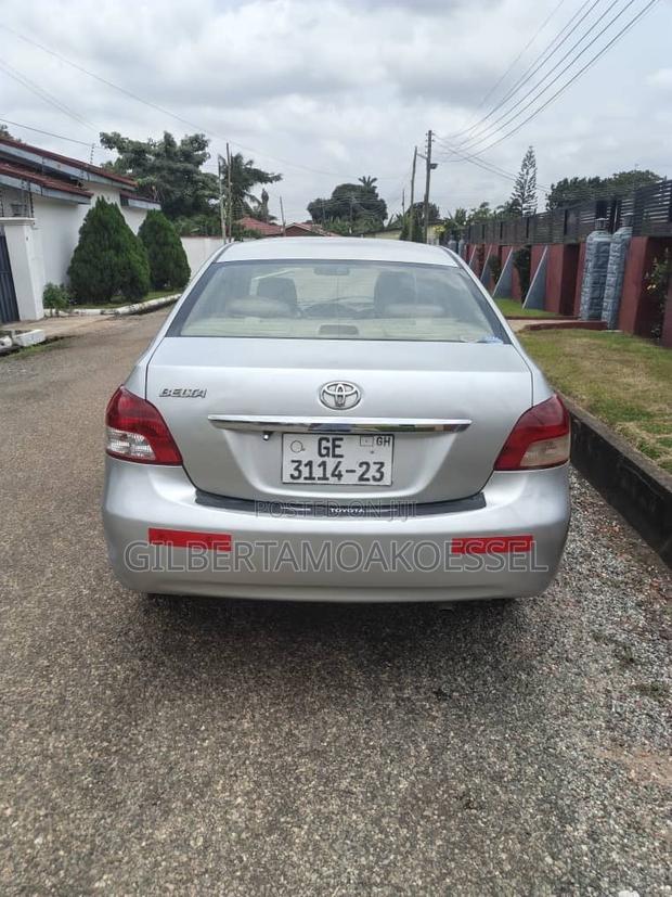 Toyota Belta 2010 Silver