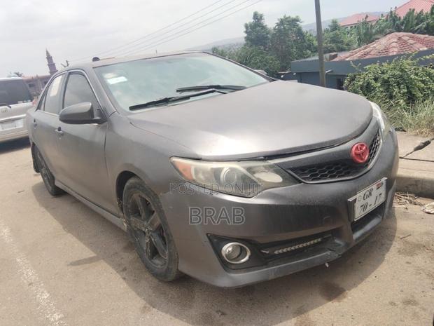 Toyota Camry SE 4dr Sedan (2.5L 4cyl 6A) 2014 Gray