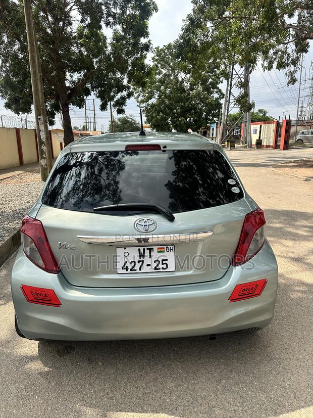 Toyota Vitz 1.3 AWD 5dr 2012 Gray