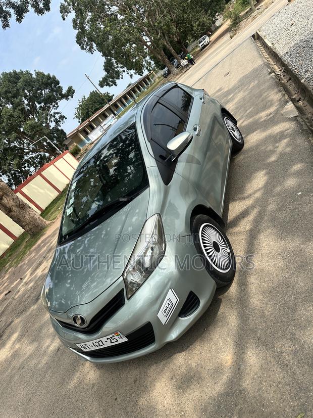 Toyota Vitz 1.3 AWD 5dr 2012 Gray