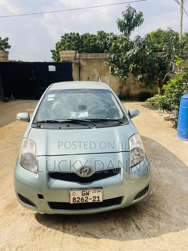 Toyota Vitz 2009 Blue
