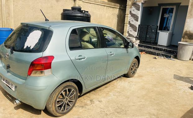 Toyota Vitz 2009 Blue
