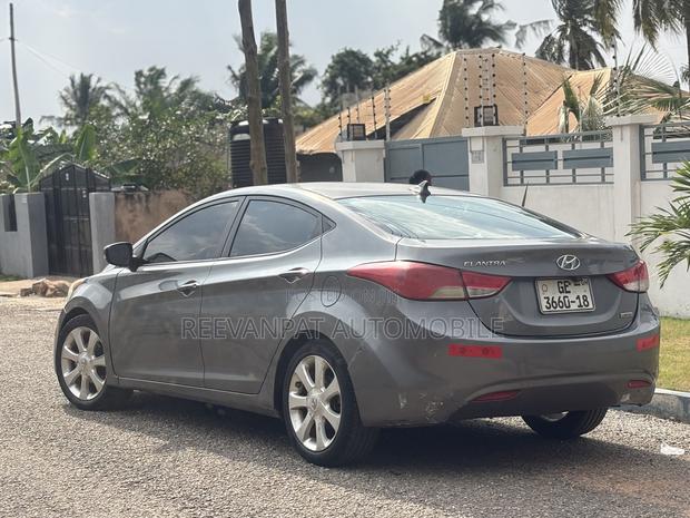 Hyundai Elantra 2013 Silver
