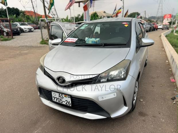 Toyota Vitz 2013 Silver