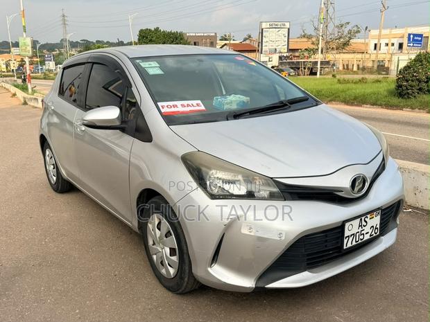 Toyota Vitz 2013 Silver