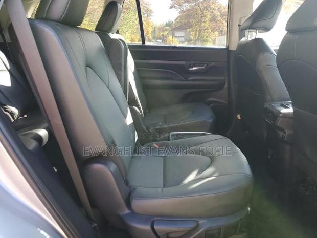 Toyota Highlander XLE 2025 Silver