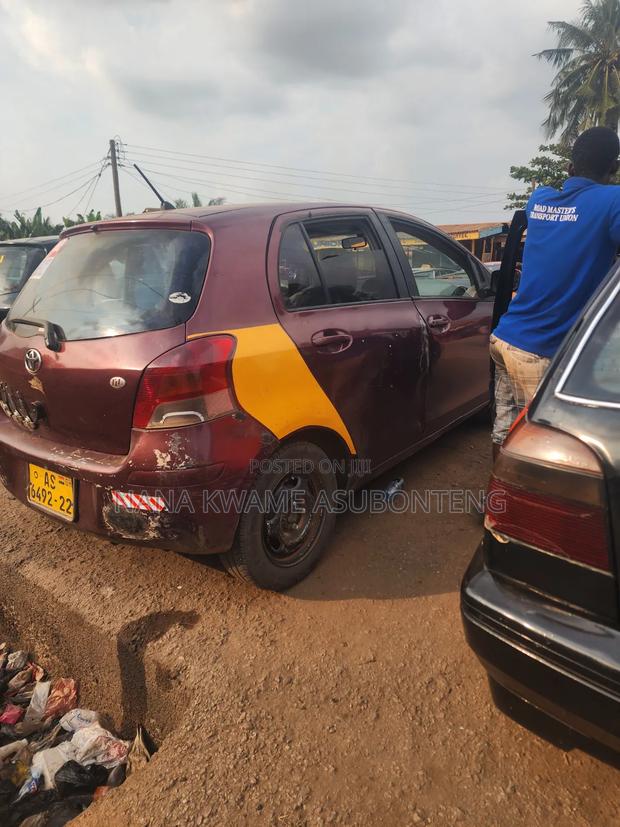 Toyota Vitz 2008 Maroon