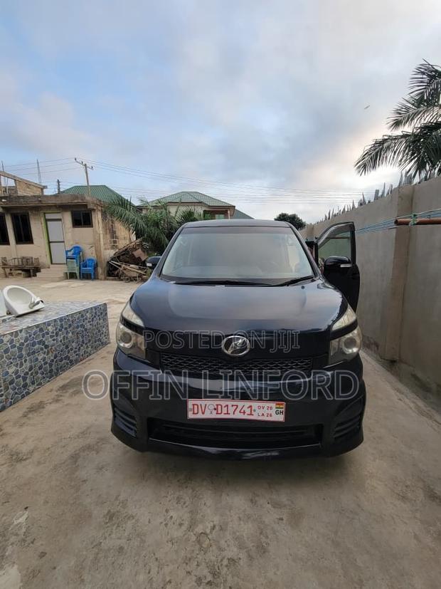 Toyota Voxy X 4WD 8-Seater 2013 Black