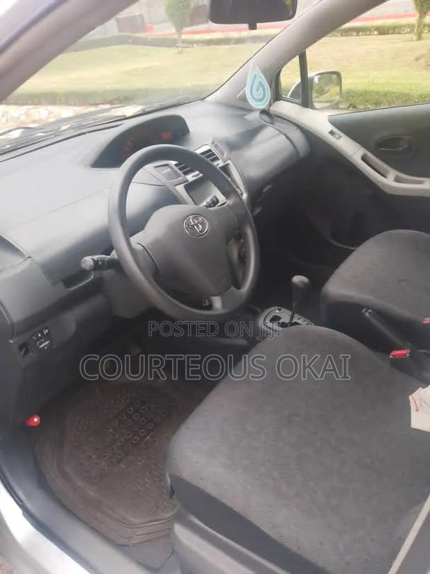 Toyota Vitz 1.5 FWD 5dr 2010 Silver