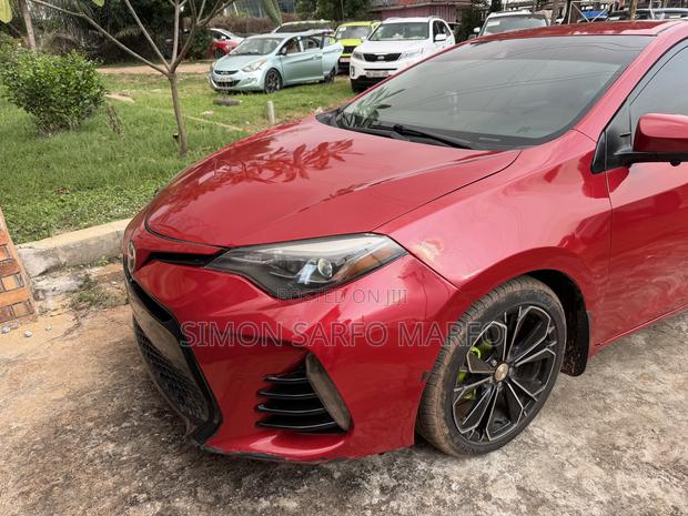 Toyota Corolla SE (1.8L 4cyl 2A) 2018 Red