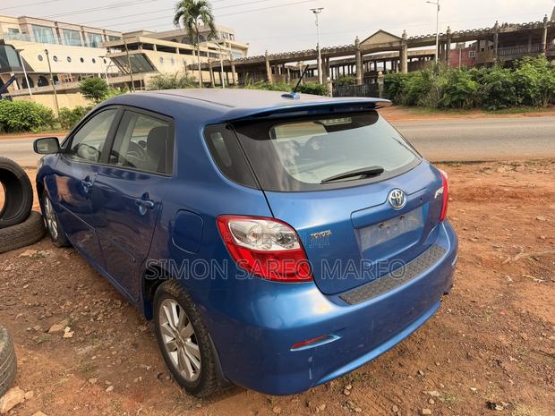 Toyota Matrix Hatchback FWD (1.8L 4cyl 5M) 2010 Blue