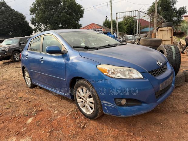 Toyota Matrix Hatchback FWD (1.8L 4cyl 5M) 2010 Blue