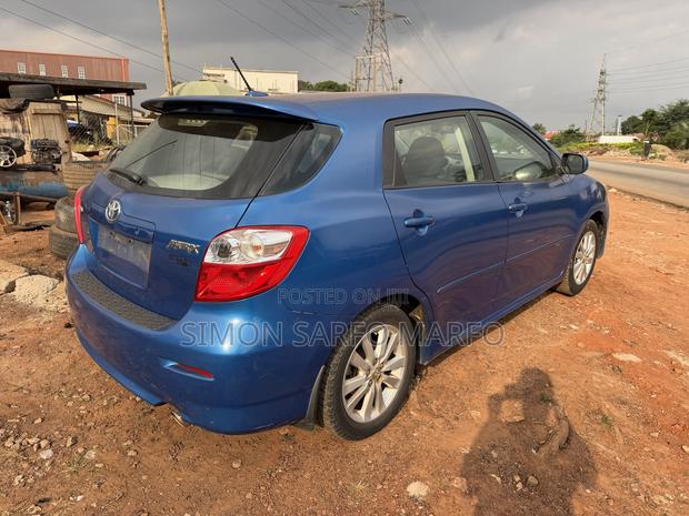 Toyota Matrix Hatchback FWD (1.8L 4cyl 5M) 2010 Blue