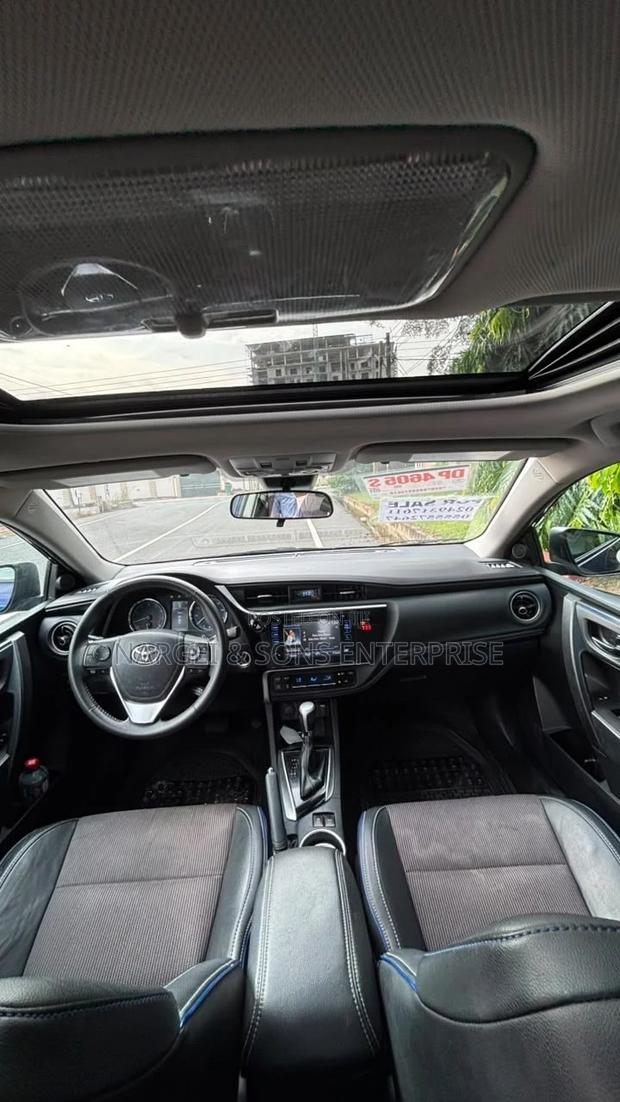 Toyota Corolla SE (1.8L 4cyl 2A) 2018 Blue