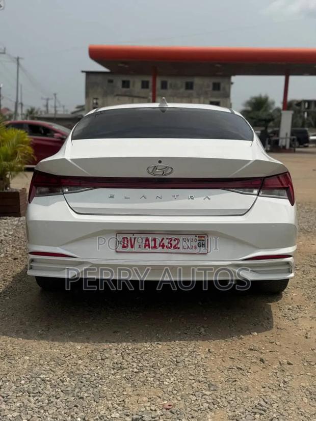 Hyundai Elantra SEL 2022 White