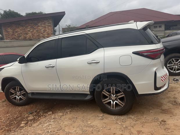Toyota Fortuner 2.7 AWD 2018 White