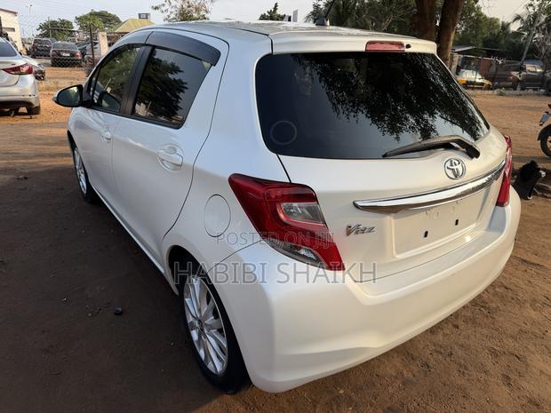 Toyota Vitz 1.3 FWD 5dr 2014 White