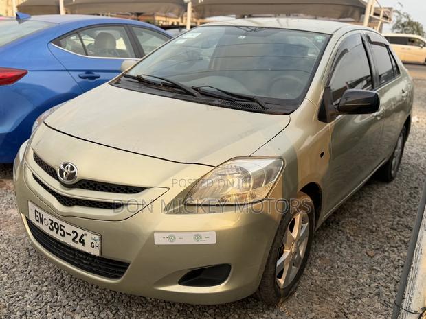 Toyota Belta 2010 Green