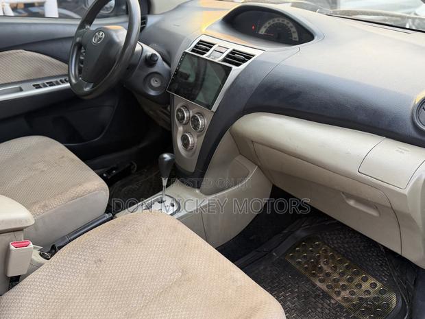 Toyota Belta 2010 Green