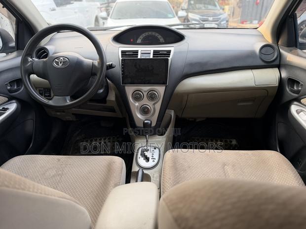 Toyota Belta 2010 Green
