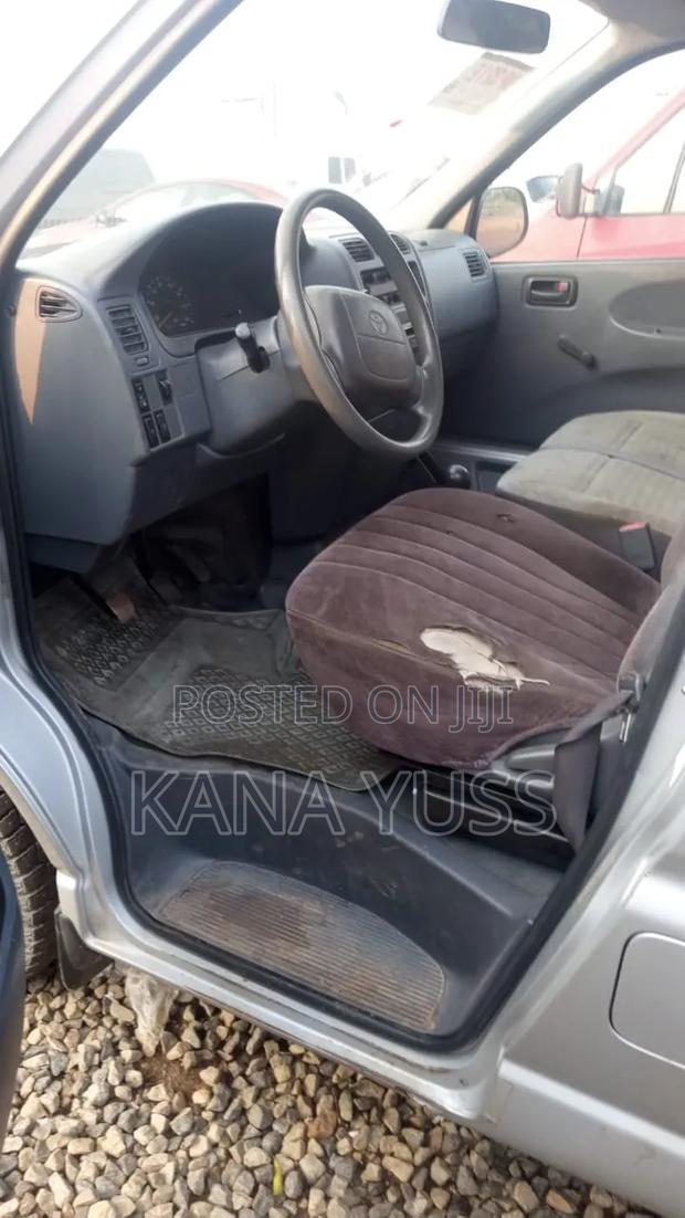 Toyota Grand HiAce 2001 Gray