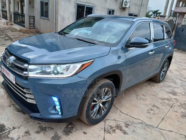 Toyota Highlander LE 4x2 V6 (3.5L 6cyl 8A) 2018