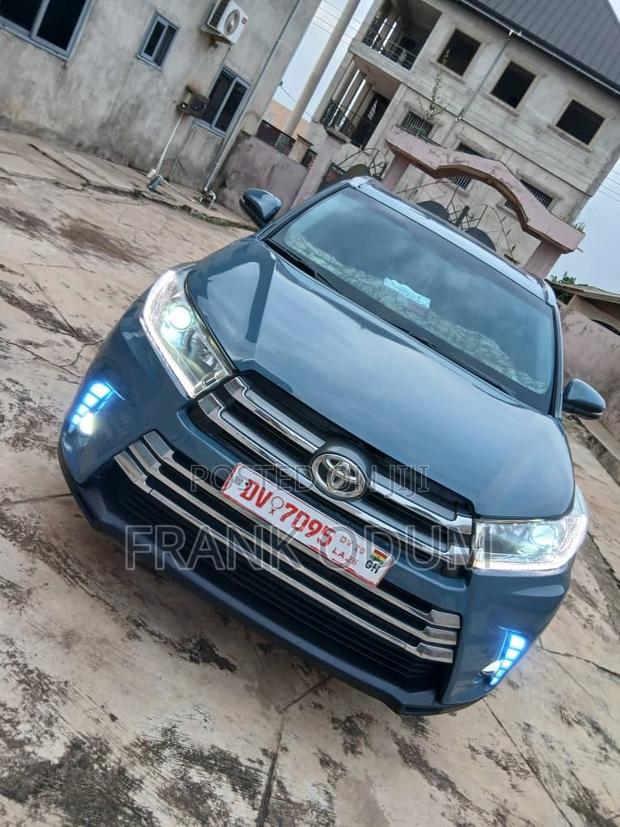 Toyota Highlander LE 4x2 V6 (3.5L 6cyl 8A) 2018