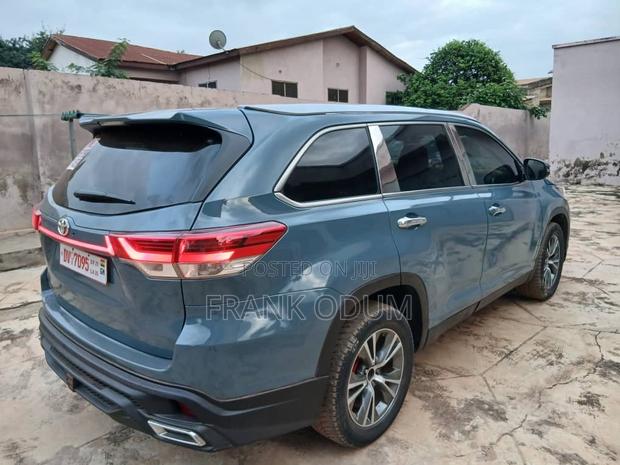 Toyota Highlander LE 4x2 V6 (3.5L 6cyl 8A) 2018