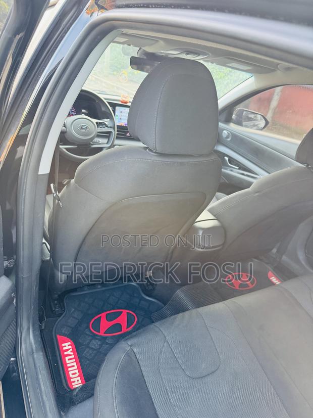 Hyundai Elantra SE 2021 Black