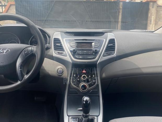 Hyundai Elantra SE 4dr Sedan (1.8L 4cyl 6A) 2015 Brown