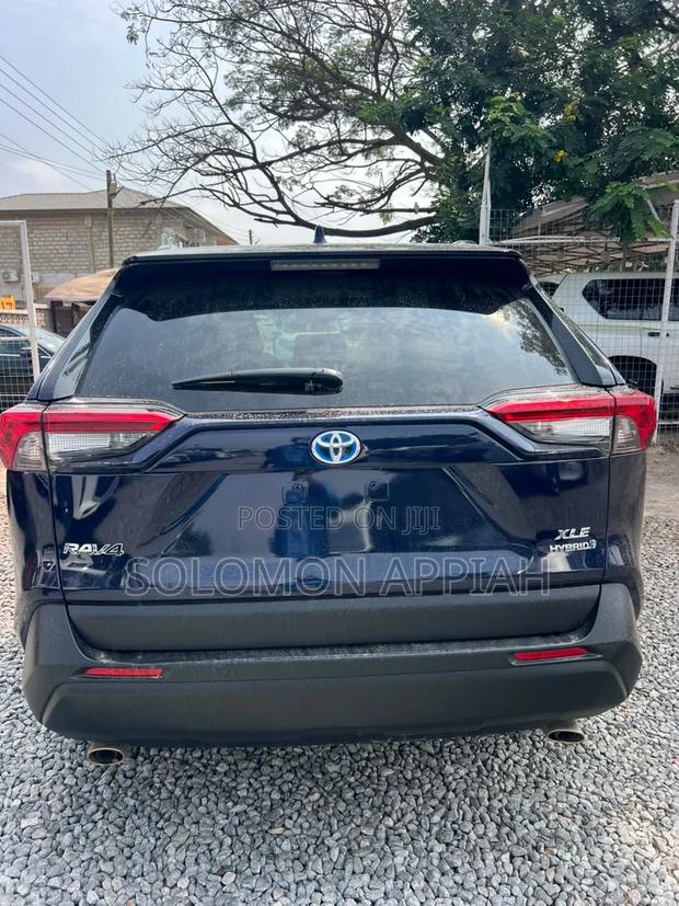Toyota RAV4 2021 Blue